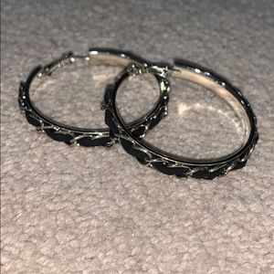 Black chain link hoop earrings.